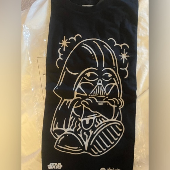 New Star Wars collectible T-shirt, still in bag with tags - Picture 3 of 10